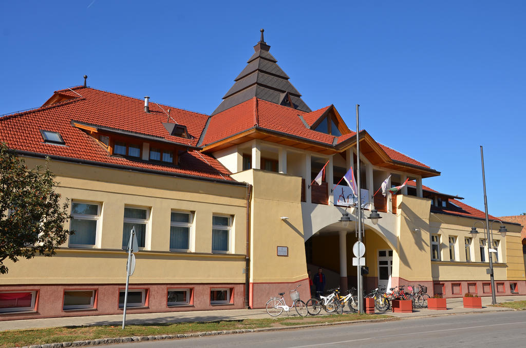 Kanjiža Art Garni Hotel المظهر الخارجي الصورة